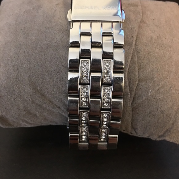 Authentic Michael Kors Watch - Picture 3 of 4